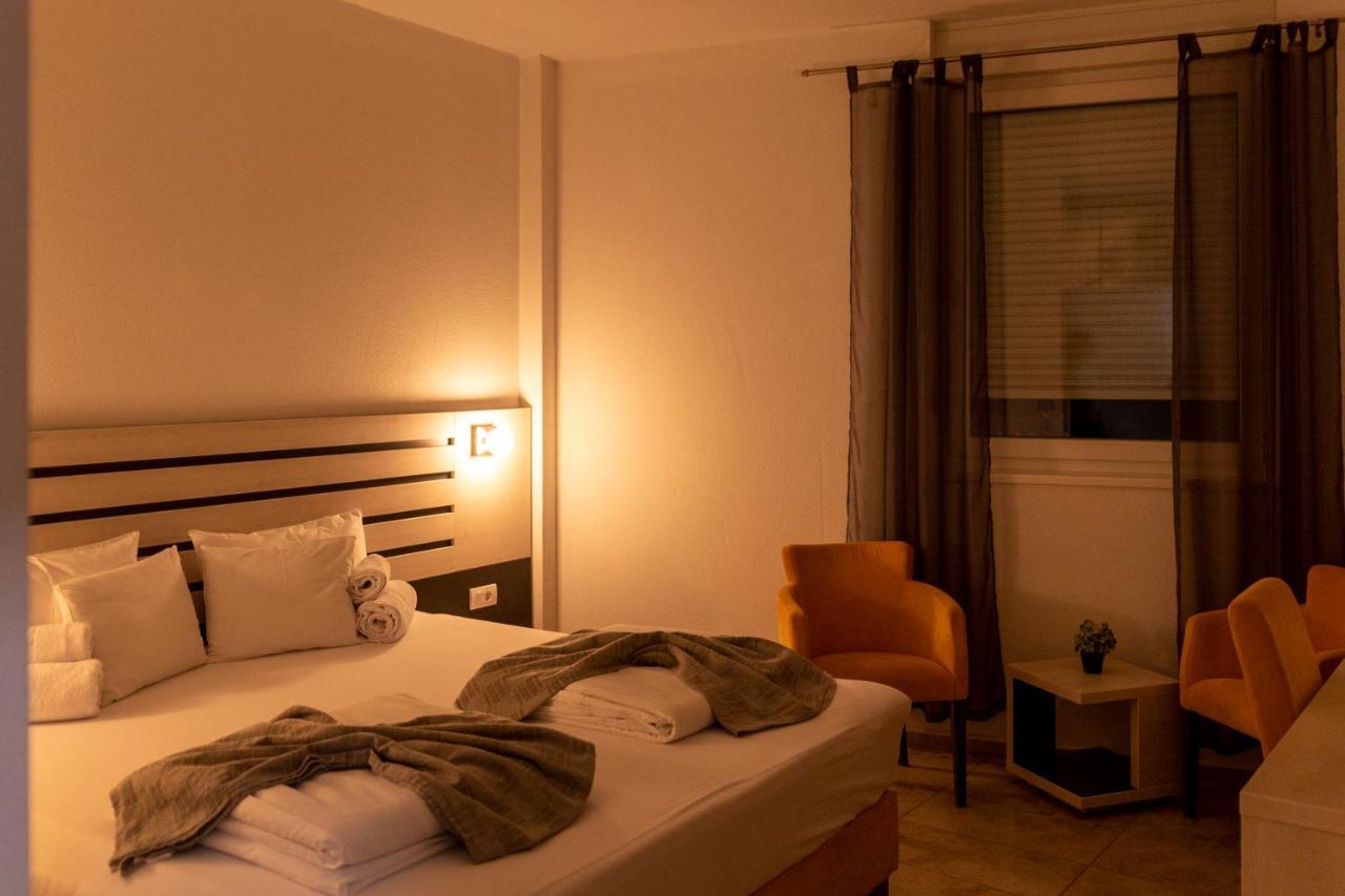 נובי סאד Garni Hotel 11Tica Dm מראה חיצוני תמונה