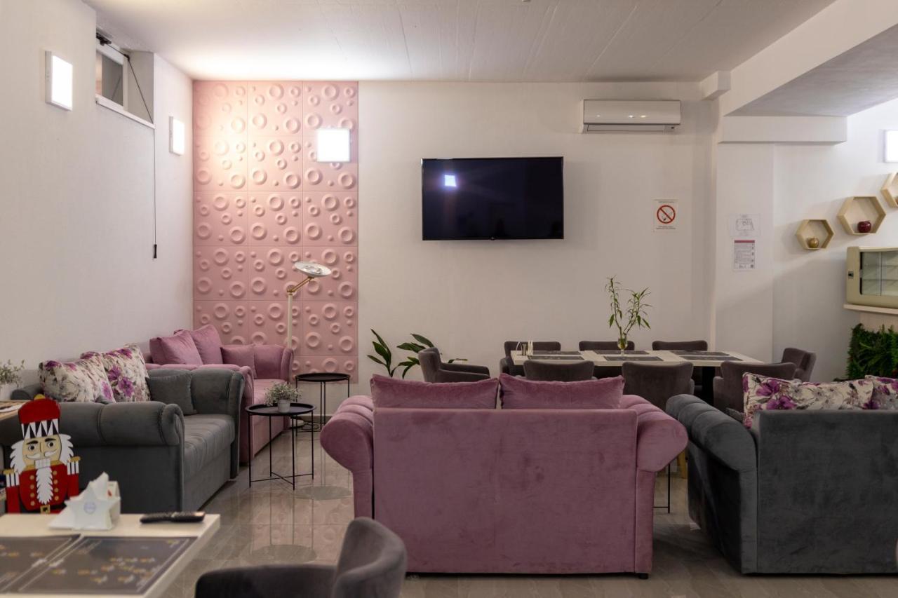 נובי סאד Garni Hotel 11Tica Dm מראה חיצוני תמונה