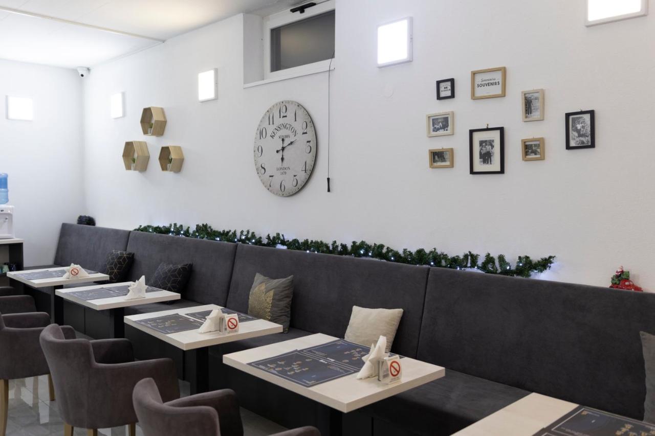 נובי סאד Garni Hotel 11Tica Dm מראה חיצוני תמונה