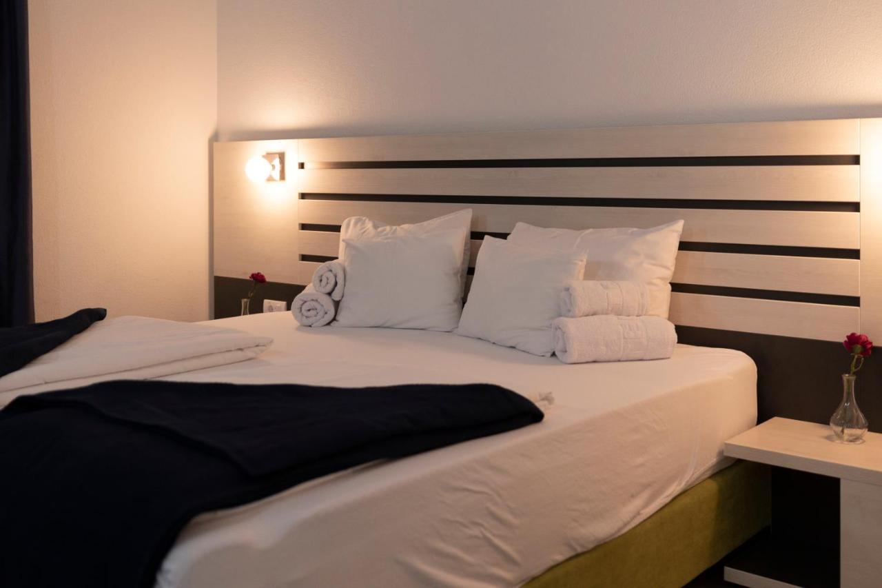 נובי סאד Garni Hotel 11Tica Dm מראה חיצוני תמונה