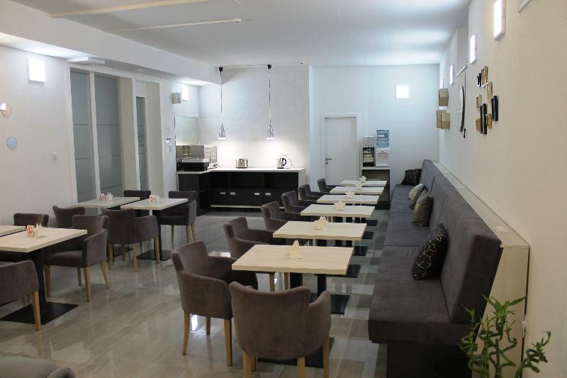 נובי סאד Garni Hotel 11Tica Dm מראה חיצוני תמונה