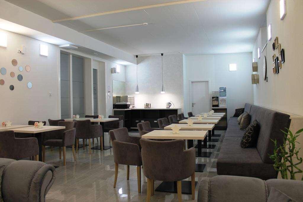 נובי סאד Garni Hotel 11Tica Dm מסעדה תמונה
