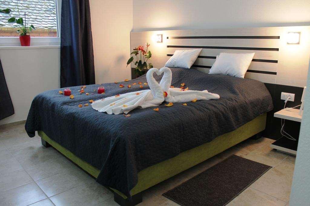 נובי סאד Garni Hotel 11Tica Dm חדר תמונה