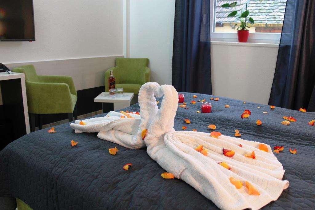 נובי סאד Garni Hotel 11Tica Dm חדר תמונה