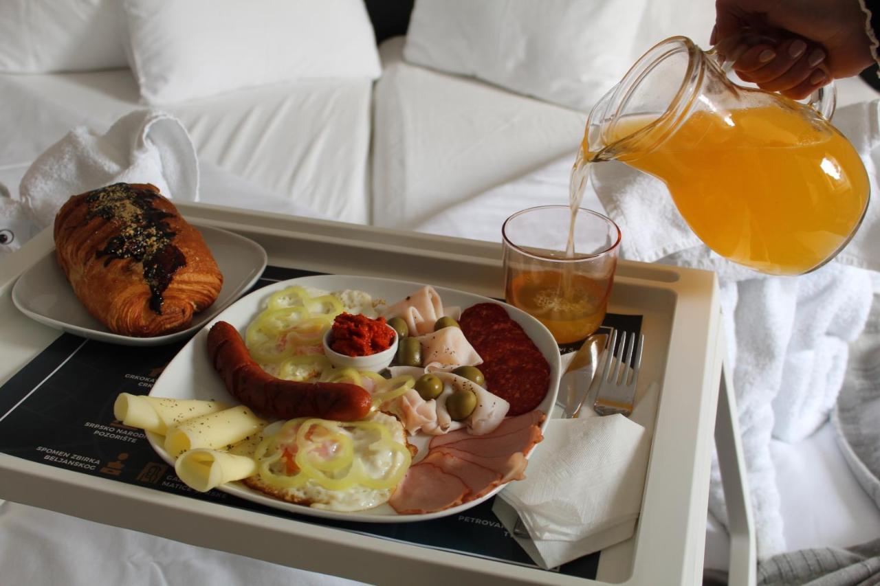 נובי סאד Garni Hotel 11Tica Dm מראה חיצוני תמונה